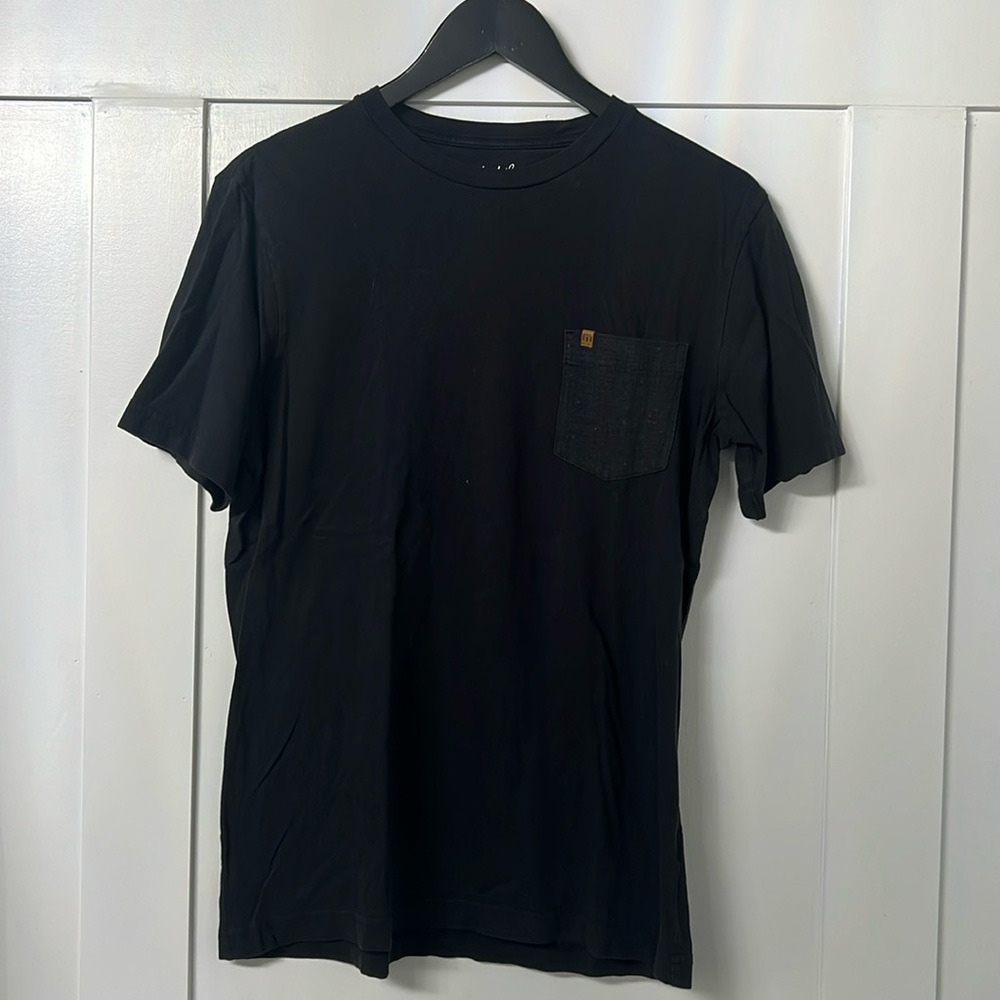 Travis Matthew’s t shirt